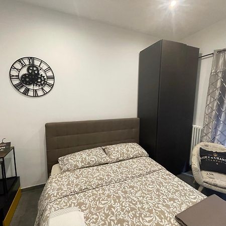 Decoluxe !Apartamento Con 1 Camera Da Letto , In Zona San Paolo , Via Martiniana تورينو المظهر الخارجي الصورة