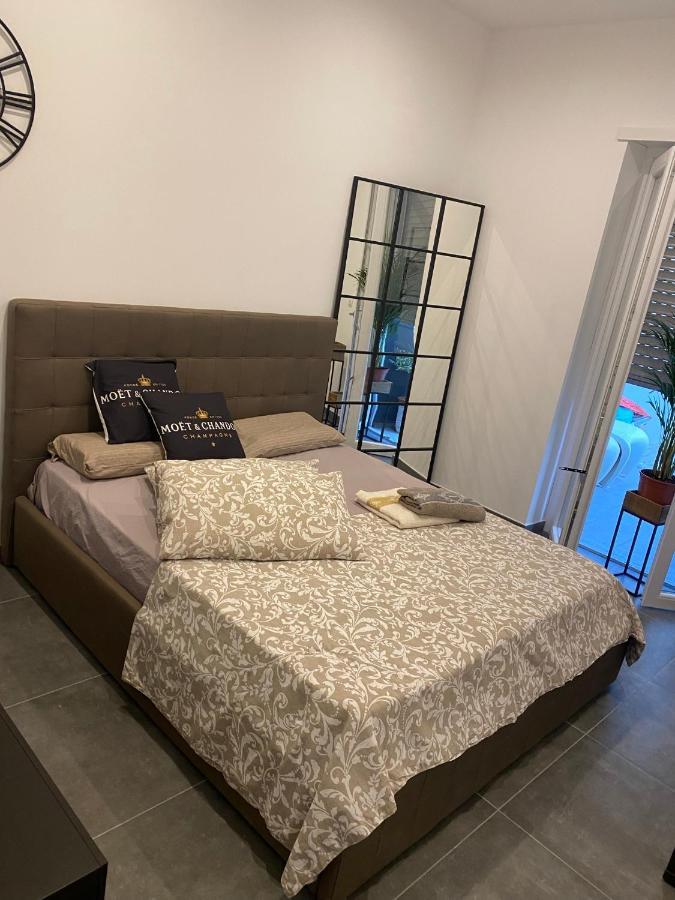 Decoluxe !Apartamento Con 1 Camera Da Letto , In Zona San Paolo , Via Martiniana تورينو المظهر الخارجي الصورة